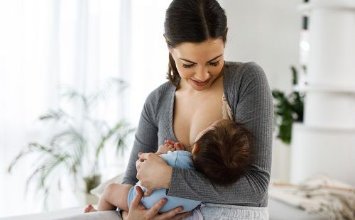 Mamoplastia y lactancia: qué debes saber