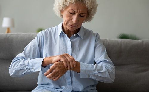 Artritis reumatoide y fibromialgia: un mayor riesgo en la mujer