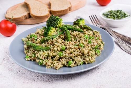 Brócoli con pesto y quinoa