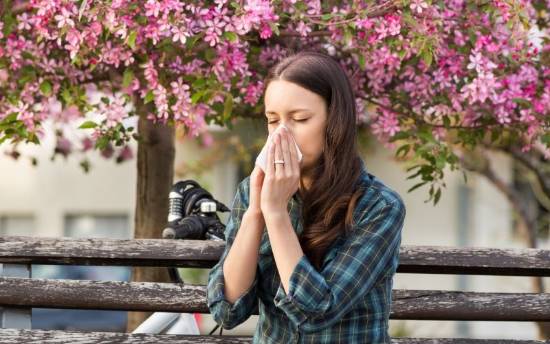 Alergia al polen y sus diferencias con Covid-19