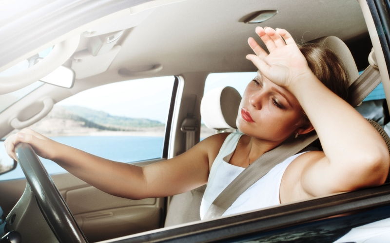 Conducir con calor provoca accidentes