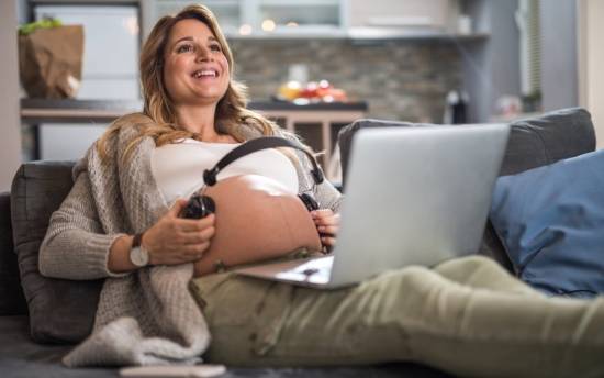 ¿Cómo influye la musicoterapia en el embarazo?