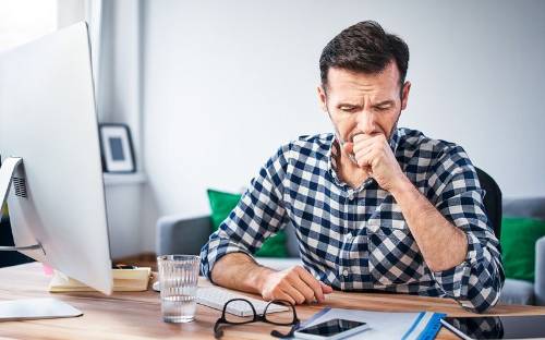 La tos es uno de los síntomas relacionados con la EPOC