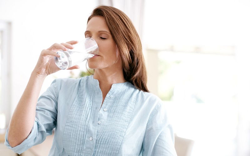 Una buena hidratación evita los cálculos renales