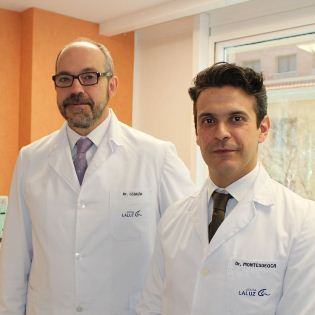 Los doctores José Luis Cebrián Carretero y Néstor Montesdeoca García